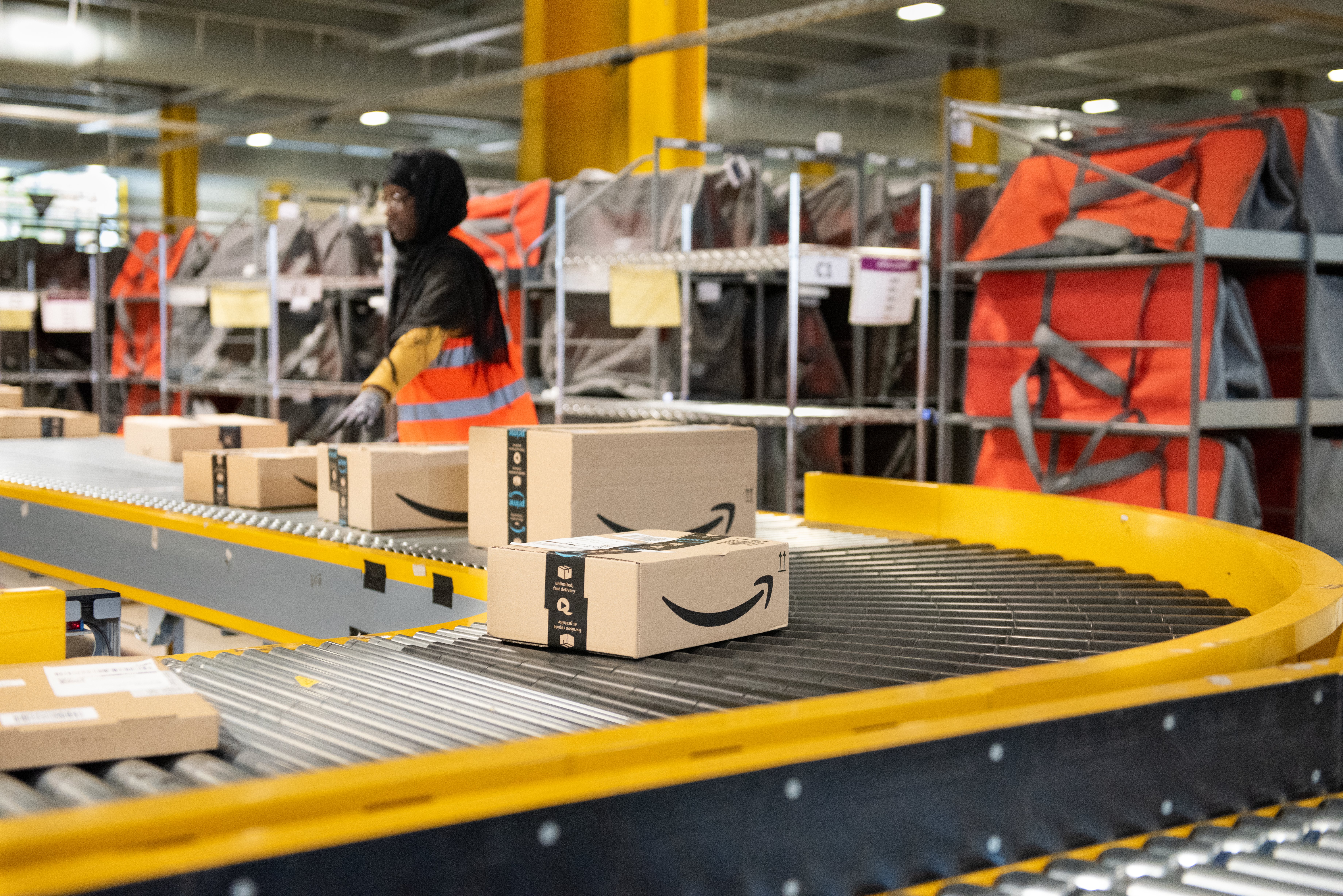 omnichannel market research amazon warehouse worker