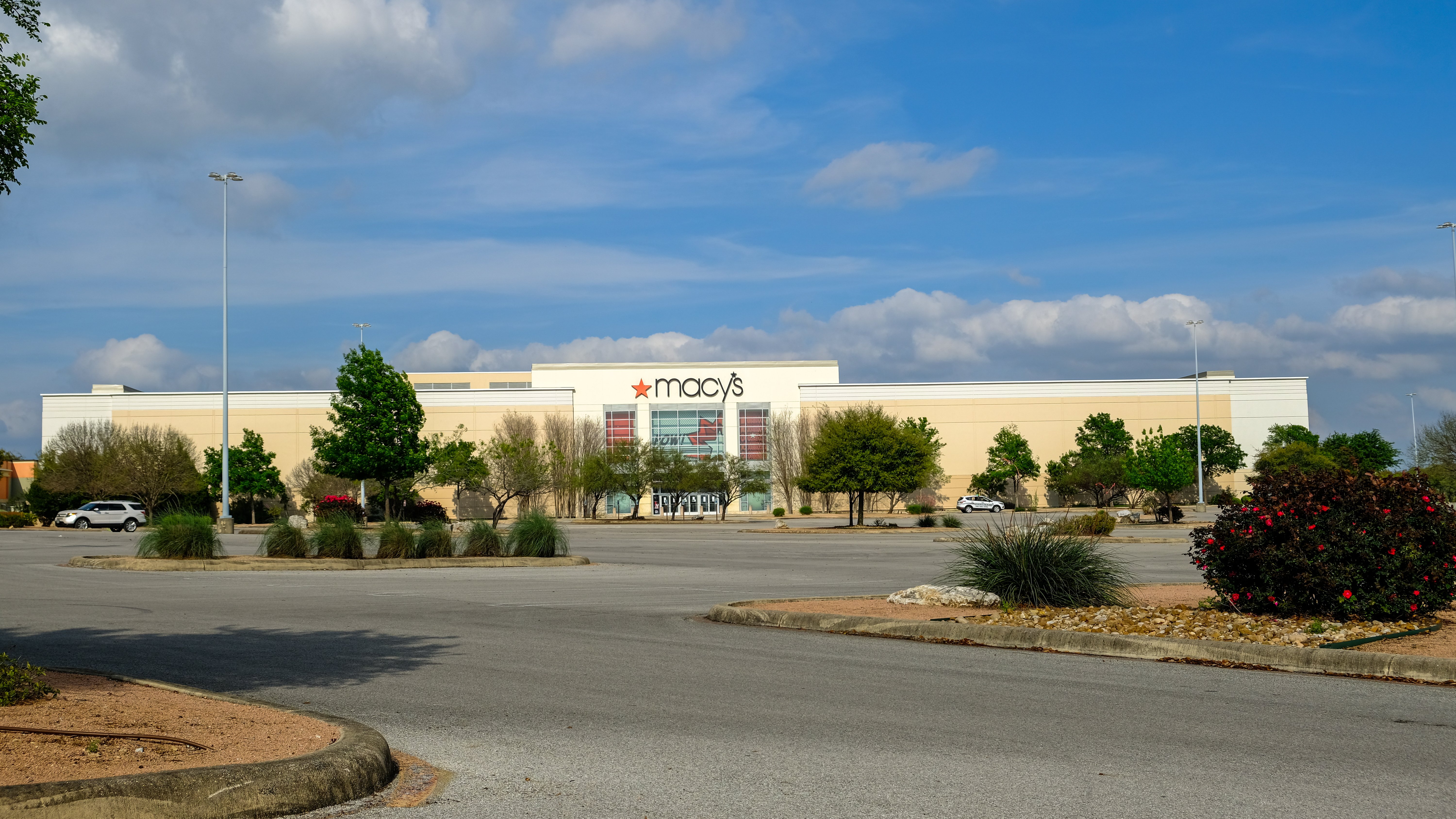 retail market research empty mall